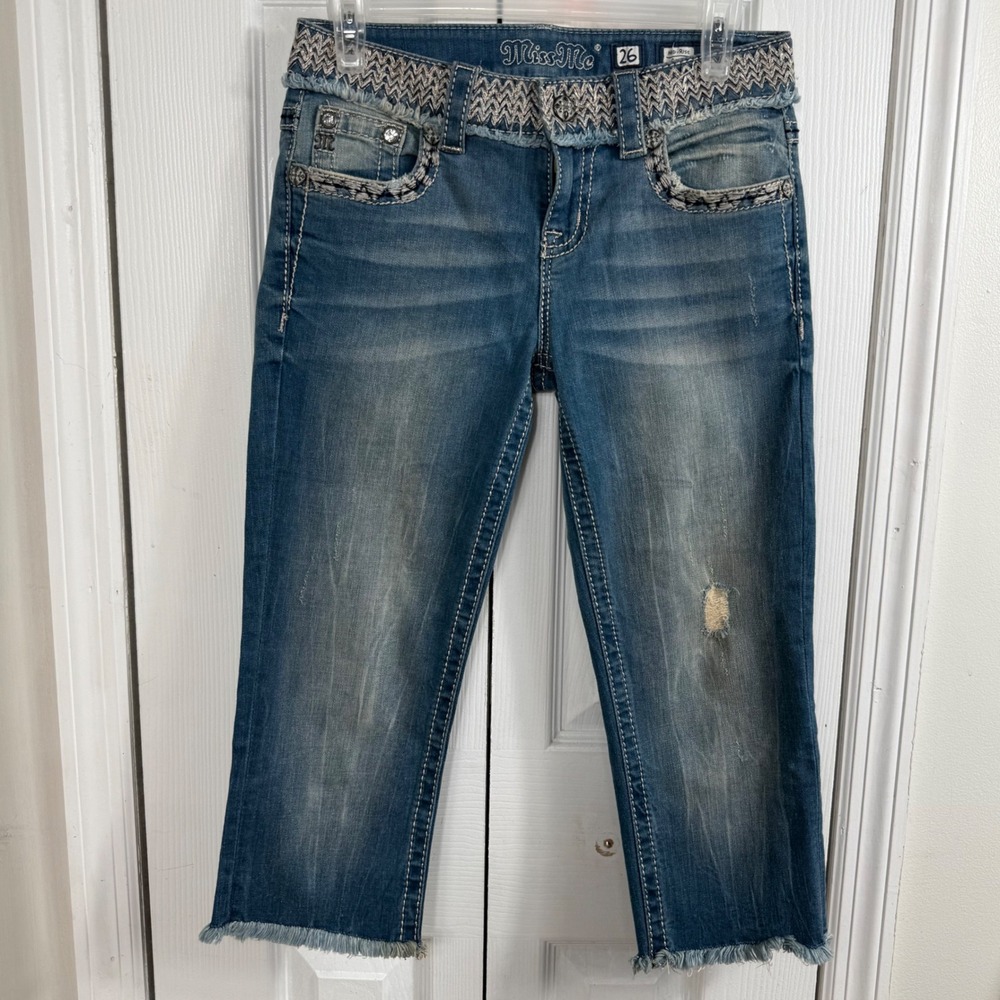 Miss Me MP7612 Jeans Womens 26 low Rise Capri Y2K Embellished Rhinestone Cowgirl